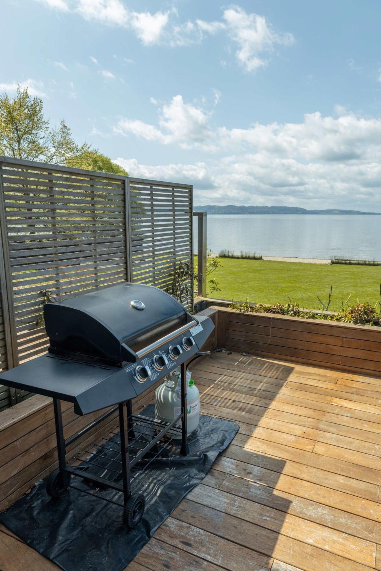 Jandals & Joy Lakefront Retreat Rotorua Extérieur photo