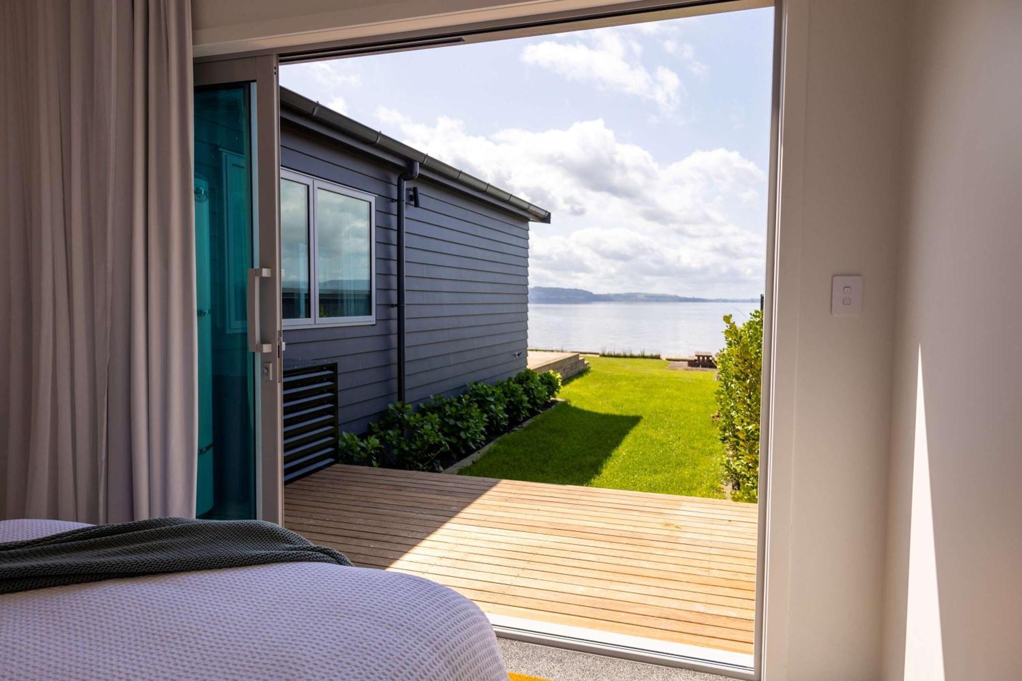 Jandals & Joy Lakefront Retreat Rotorua Extérieur photo