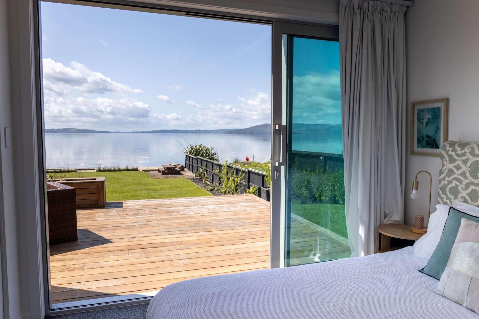 Jandals & Joy Lakefront Retreat Rotorua Extérieur photo